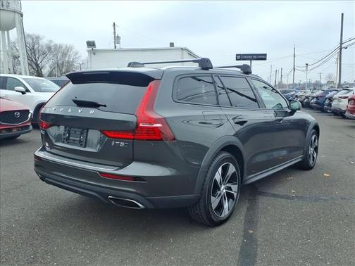 2021 Volvo V60 Cross Country T5