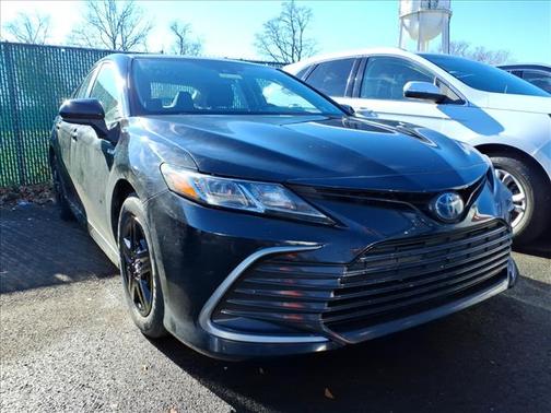 2021 Toyota Camry Hybrid SE