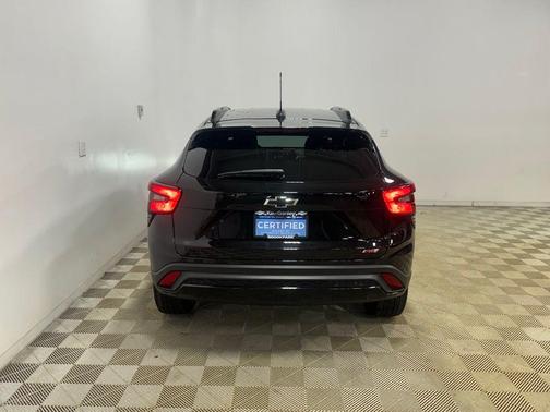 Mosaic Black Metallic 2024 Chevrolet Trax FWD 2RS