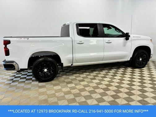 Summit White 2024 Chevrolet Silverado 1500 LT