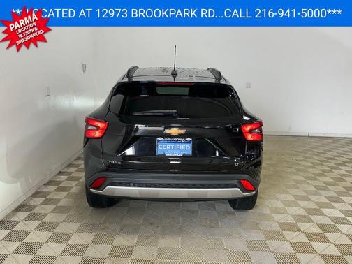 Mosaic Black Metallic 2025 Chevrolet Trax LT