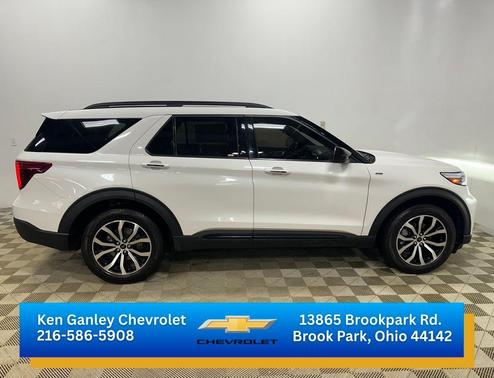 Star White Metallic Tri-Coat 2022 Ford Explorer ST-Line