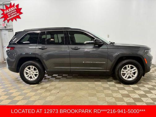 Baltic Gray Metallic Clearcoat 2023 Jeep Grand Cherokee Laredo