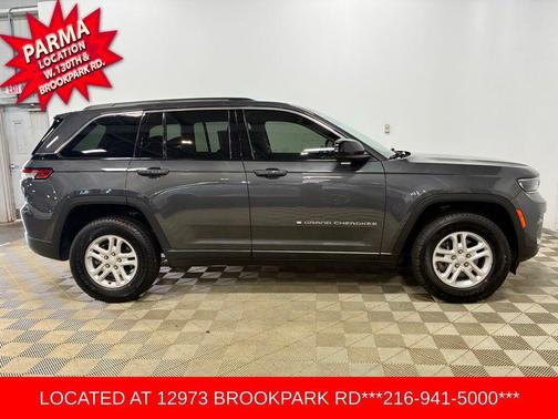 Baltic Gray Metallic Clearcoat 2023 Jeep Grand Cherokee Laredo