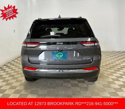 Baltic Gray Metallic Clearcoat 2023 Jeep Grand Cherokee Laredo