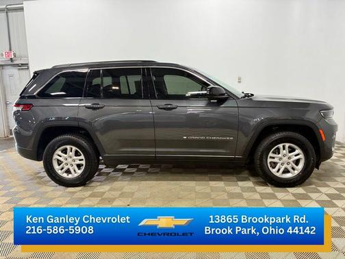 Baltic Gray Metallic Clearcoat 2023 Jeep Grand Cherokee Laredo