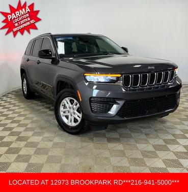 Baltic Gray Metallic Clearcoat 2023 Jeep Grand Cherokee Laredo