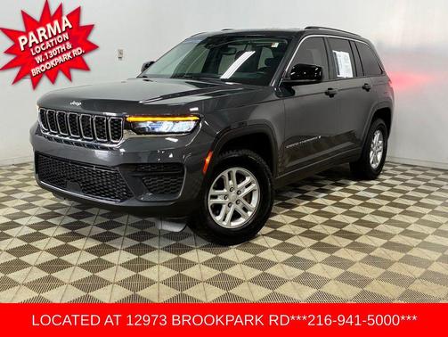 Baltic Gray Metallic Clearcoat 2023 Jeep Grand Cherokee Laredo
