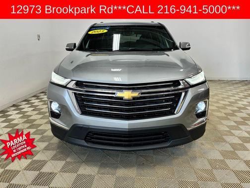 Sterling Gray Metallic 2023 Chevrolet Traverse LT Cloth