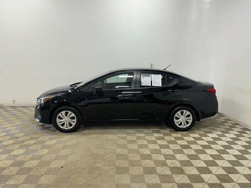 Super Black 2025 Nissan Versa 1.6 S