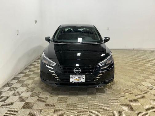 Super Black 2025 Nissan Versa 1.6 S