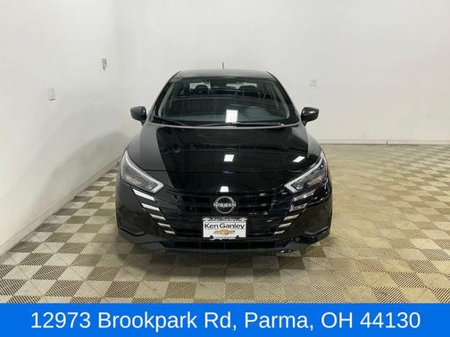 Super Black 2025 Nissan Versa 1.6 S