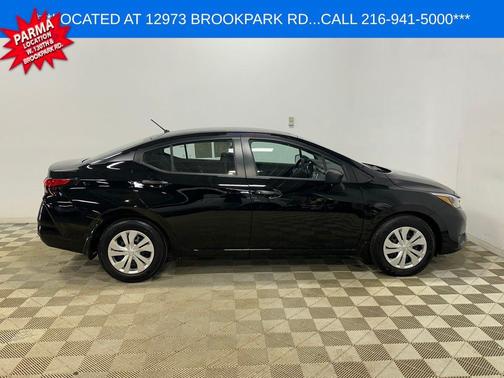 Super Black 2025 Nissan Versa 1.6 S