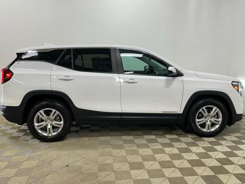 Summit White 2022 GMC Terrain SLE