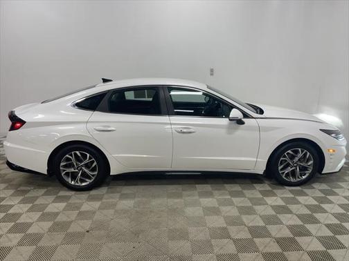 2022 Hyundai SONATA SEL