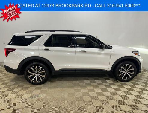 Star White Metallic Tri-Coat 2022 Ford Explorer ST-Line