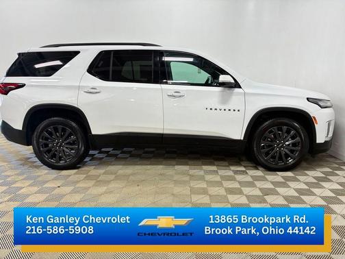 Summit White 2023 Chevrolet Traverse RS
