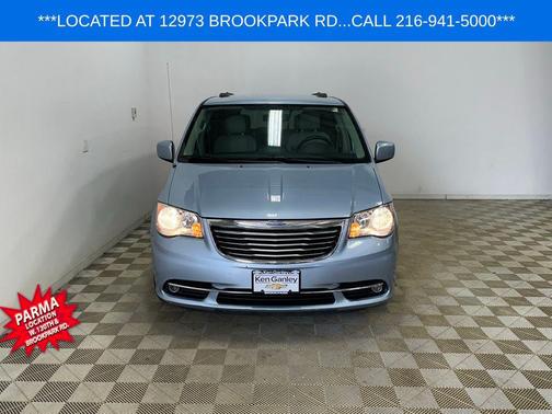 2016 Chrysler Town & Country Touring