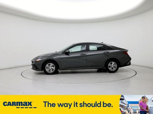 2024 Hyundai ELANTRA SE