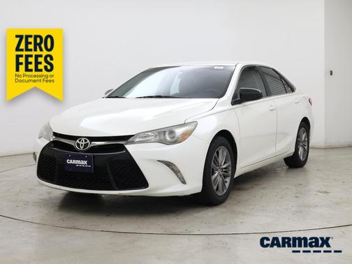White 2015 Toyota Camry SE