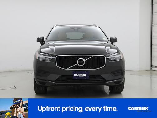 Gray 2019 Volvo XC60 T6 Momentum