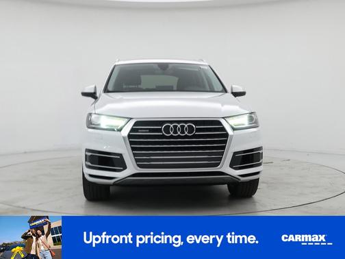 White 2019 Audi Q7 SE Premium
