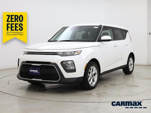 White 2022 Kia Soul LX