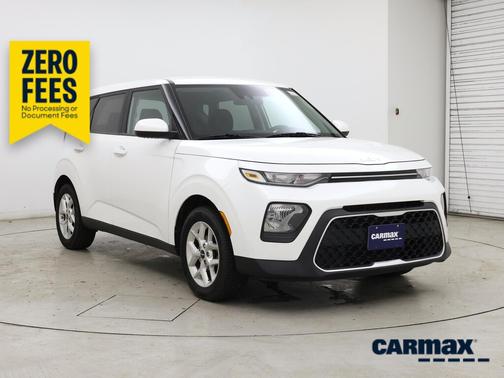 White 2022 Kia Soul LX