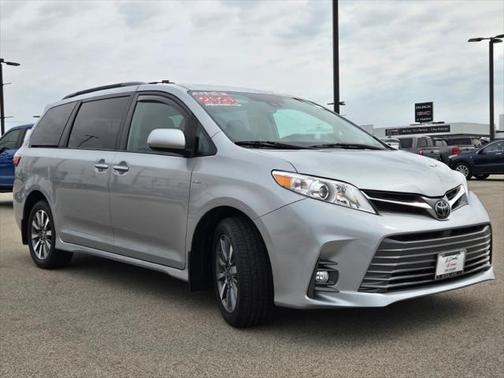 2020 Toyota Sienna XLE