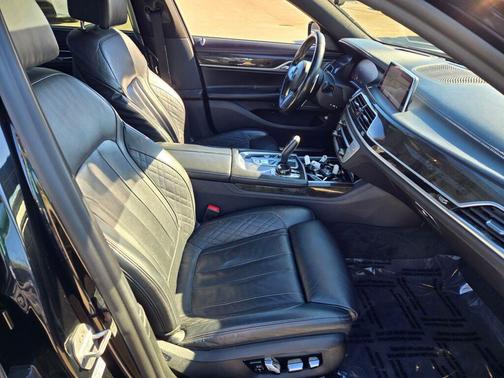 2020 BMW 740 740i