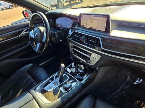 2020 BMW 740 740i