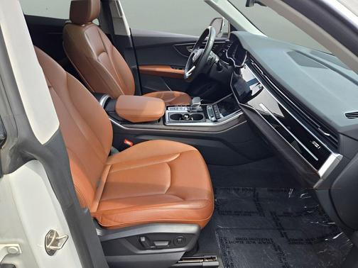 Carrara White 2022 Audi Q8 55 Premium Plus