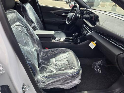 Summit White 2026 Buick Envista Sport Touring FWD