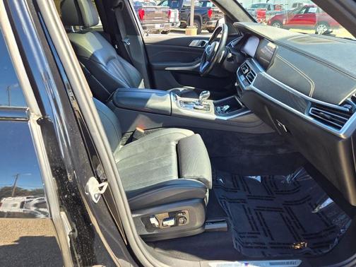 2022 BMW X7 M50i