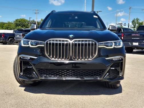 Black Sapphire Metallic 2022 BMW X7 M50i