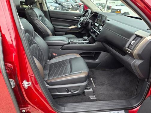 2022 Nissan Pathfinder Platinum 4WD