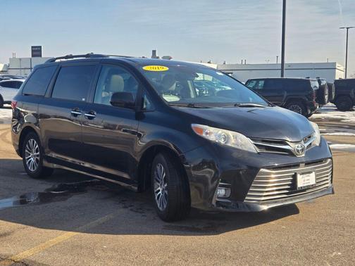 2019 Toyota Sienna XLE