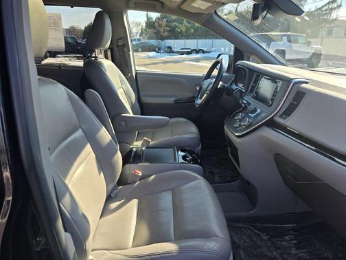 2019 Toyota Sienna XLE