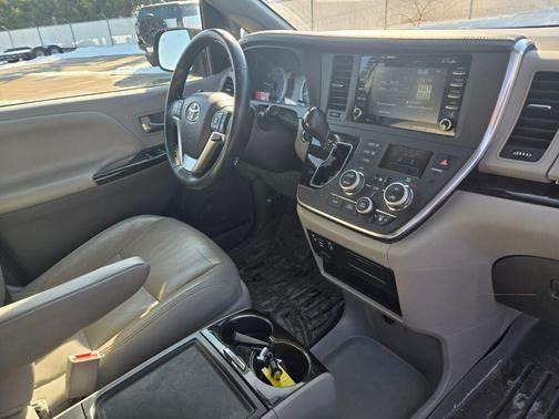 2019 Toyota Sienna XLE