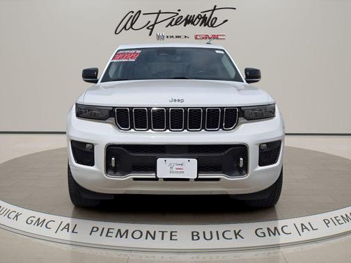 Bright White Clearcoat 2022 Jeep Grand Cherokee Overland