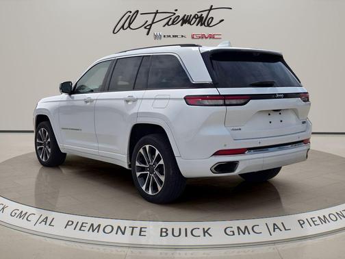 Bright White Clearcoat 2022 Jeep Grand Cherokee Overland