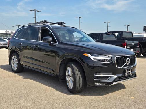 2017 Volvo XC90 T6 Momentum