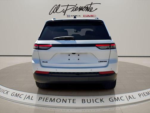 Bright White Clearcoat 2023 Jeep Grand Cherokee Limited