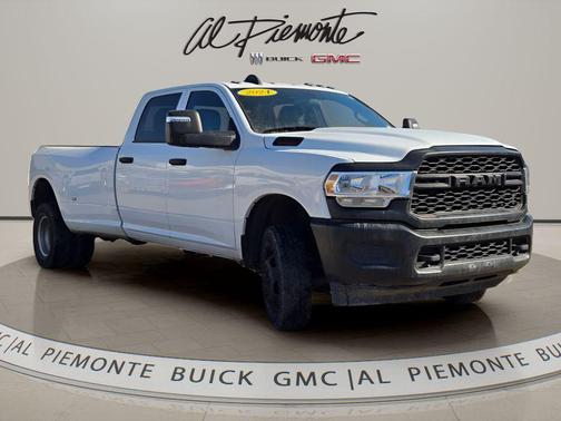 Bright White Clearcoat 2024 RAM 3500 Tradesman Crew Cab 4x4 8' Box