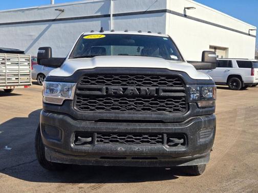 2024 RAM 3500 Tradesman Crew Cab 4x4 8' Box