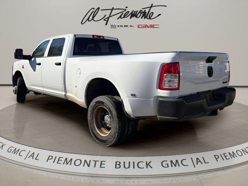 Bright White Clearcoat 2024 RAM 3500 Tradesman Crew Cab 4x4 8' Box