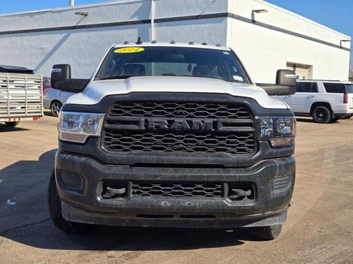 2024 RAM 3500 Tradesman Crew Cab 4x4 8' Box