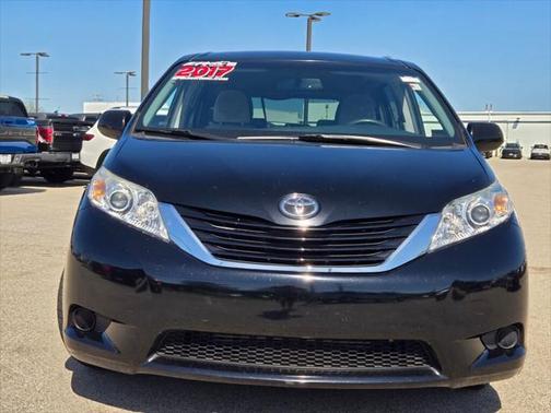 2017 Toyota Sienna LE