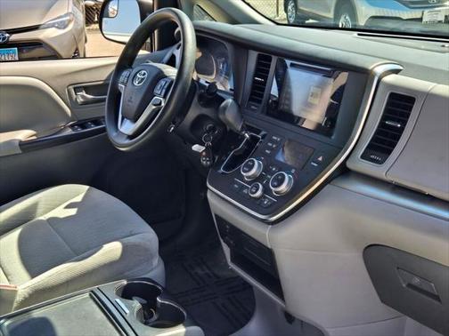 2017 Toyota Sienna LE