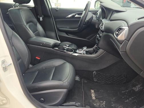 2018 INFINITI QX30 Premium